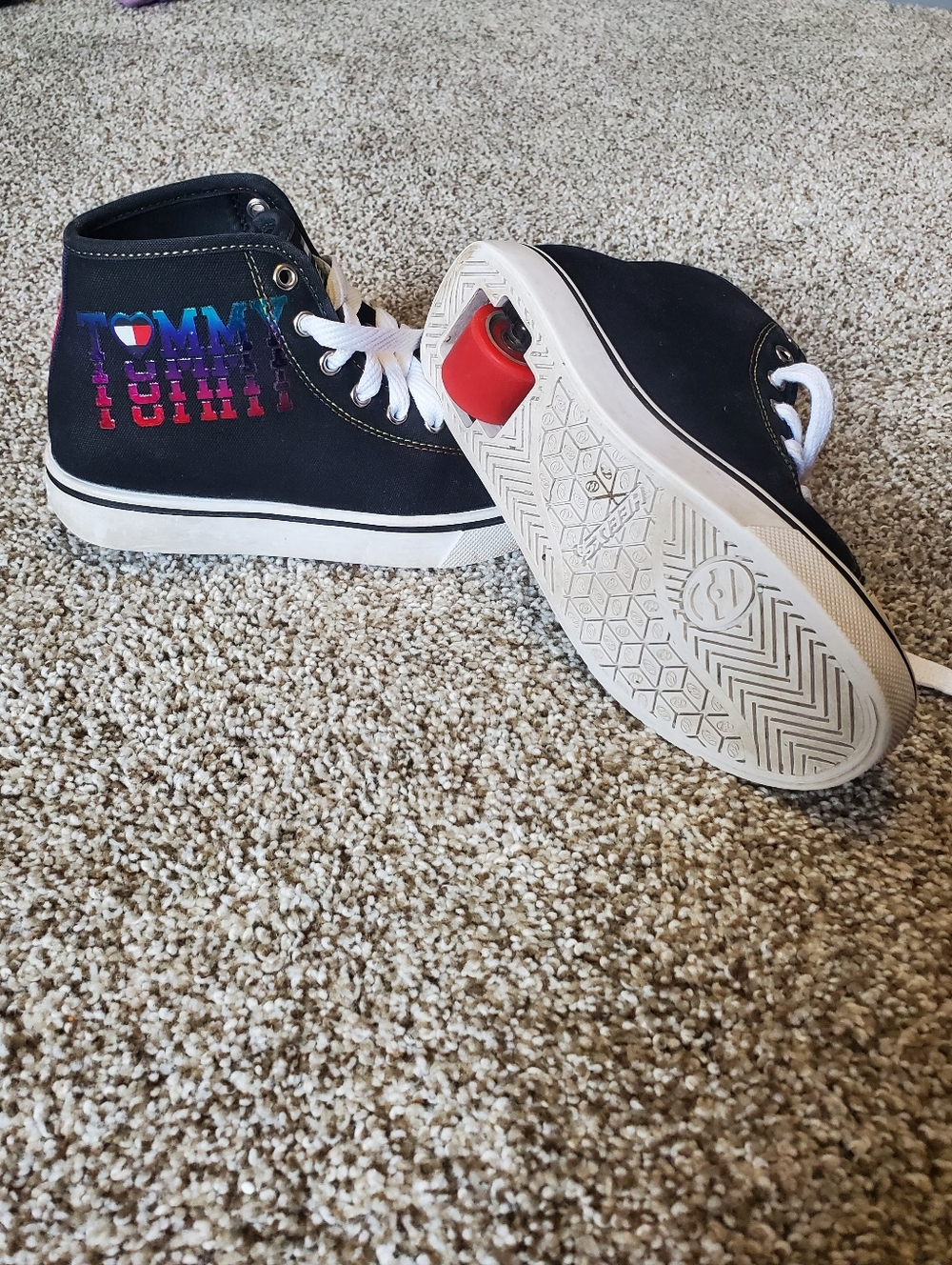 Tommy Hilfiger Heelys Size Youth 2 Black High-Top Sneakers with Heart Accent